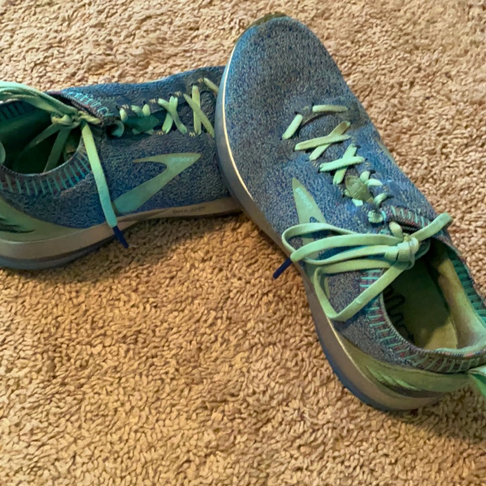 Brooks Levitate size 9.5